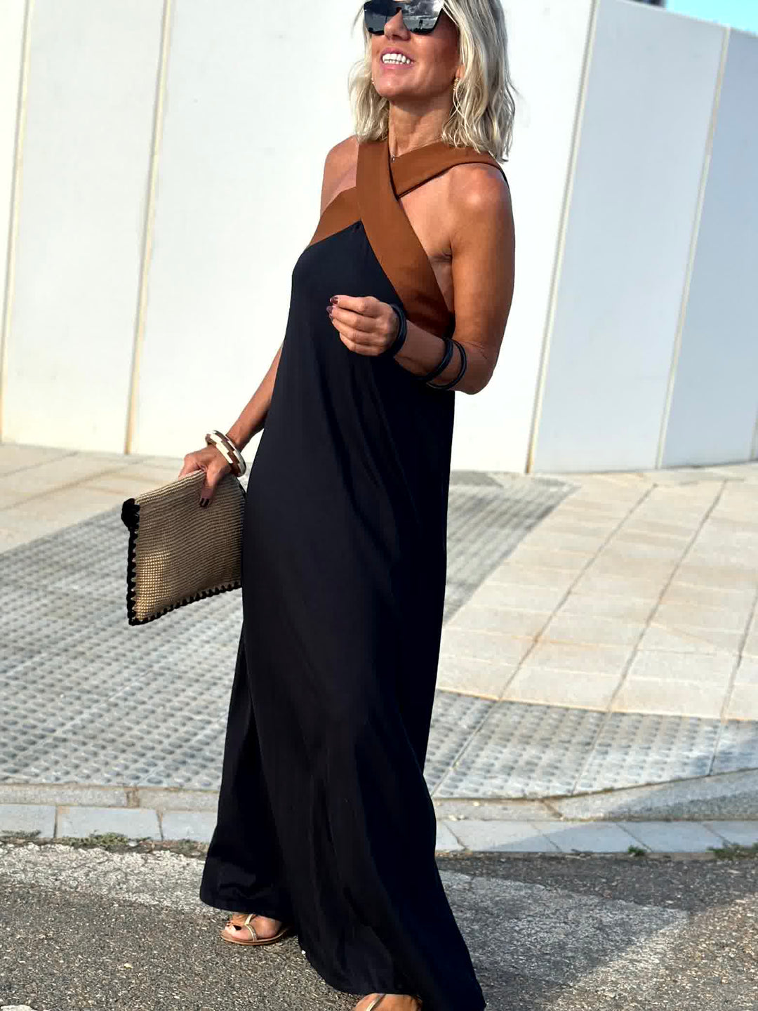 Sienna – Elegancka Sukienka z Odkrytymi Plecami